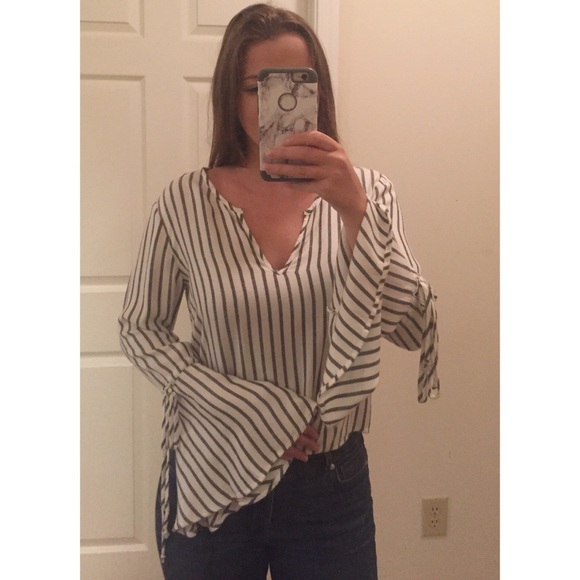 Anthropologie Cloth & Stone Bell Sleeve Blouse - Picture 4 of 6